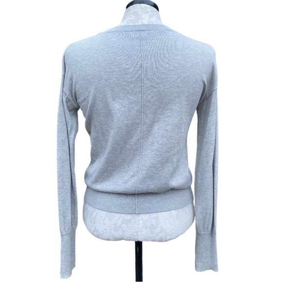 😎GAP “Good Vibes” Gray Sweater Size XS - Picture 4 of 4